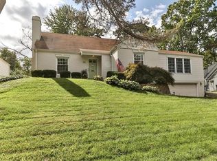31 Berry Wood Dr, Saint Louis, MO 63122