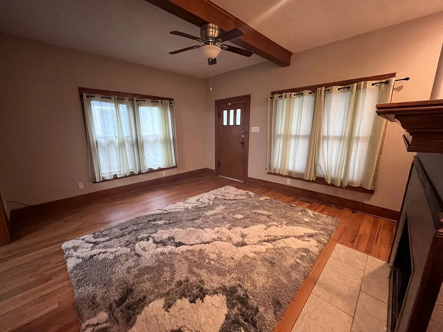 Gorgeous 2 bedroom, 1.5 bath home in Riverside — Photo 3