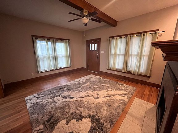 3rd image of 1026 N Perry Ave