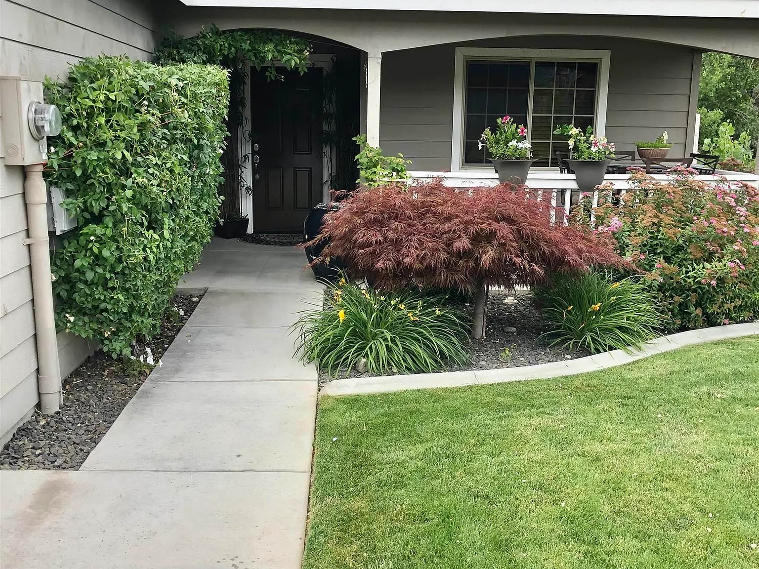 3 bed, 3.0 bath, 1704 sqft, $2,400 — Photo 3