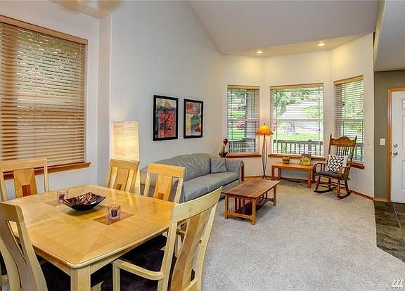4th image of 11 Horseshoe Cir