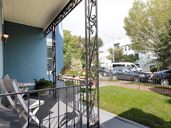 5th image of 911 Independence Ave SE