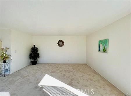 3rd image of 364 W 15th Dr