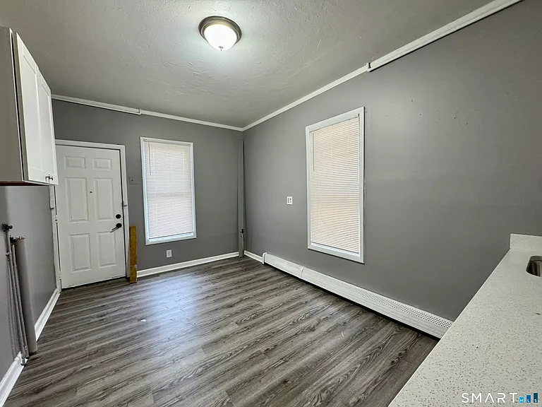 1102 E Main St #1 — Photo 5