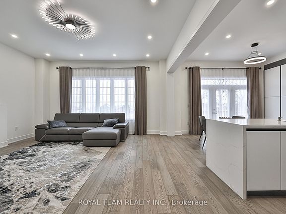 4th image of 1361 Blackmore St