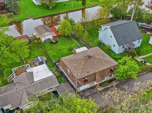 34820 N Holman Ave, Ingleside, IL 60041