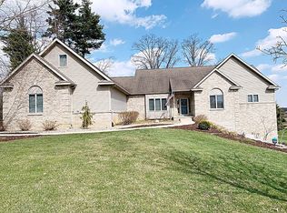 1470 Summerfield Ln, Howell, MI 48843