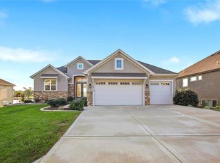 4313 Lakeshore Dr, Basehor, KS 66007