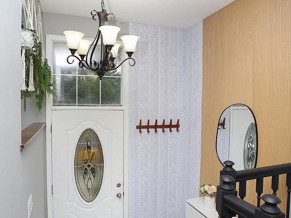 3rd image of 8803 Stonebrook Ln