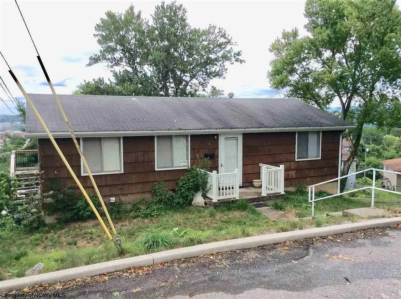 121 Richmond Ave photo 1