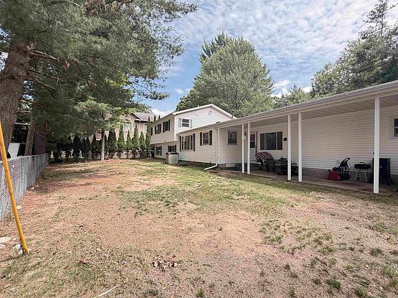 3rd image of 127 E Shadow Lake Rd
