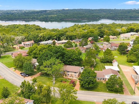 2nd image of 272 Clearlake Dr W