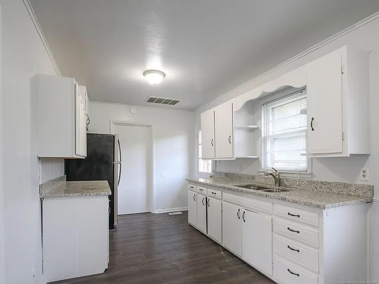 2536 W Easton St N — Photo 8