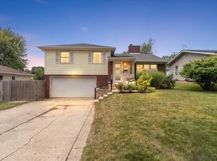 1555 Carlton Ave NE, Grand Rapids, MI 49505