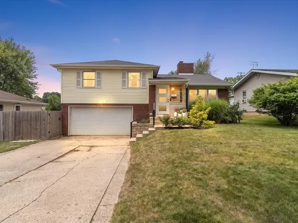 1555 Carlton Ave NE, Grand Rapids, MI 49505