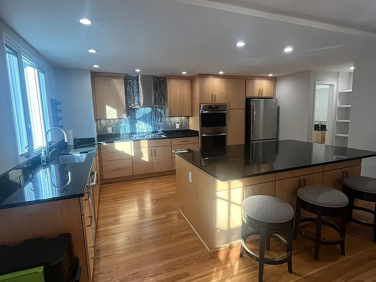 315 N Maple Ave — Photo 4