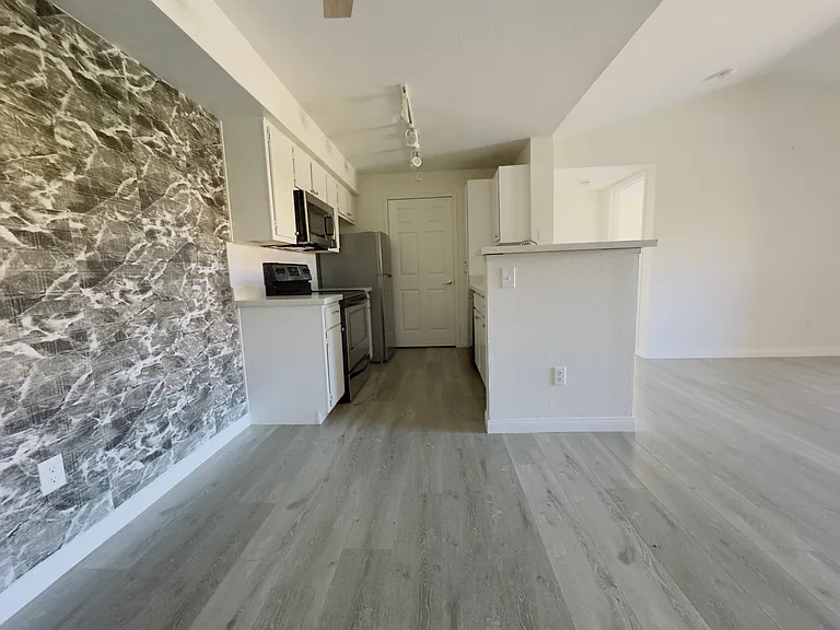 231 W Horizon Ridge Pkwy #927 — Photo 33