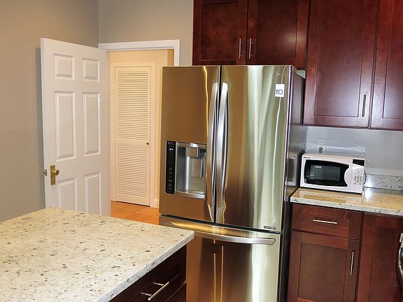 5th image of 1571 Shrader St