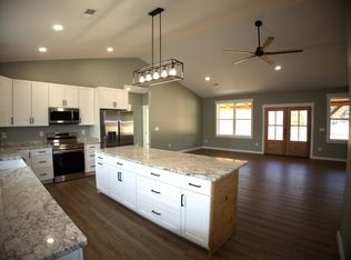 695 Woodland Rd, Hohenwald, TN 38462