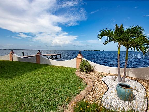 4th image of 1685 Sea Breeze Dr