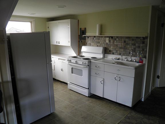 5th image of 2404 Hoyt Ave APT 4
