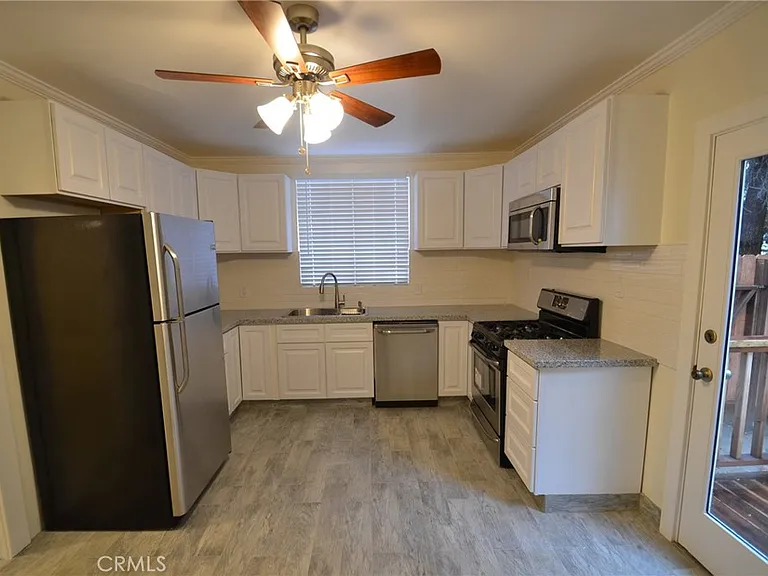 1025 Gladys Ave — Photo 19