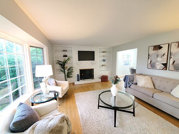 2nd image of 634 N Waiola Ave