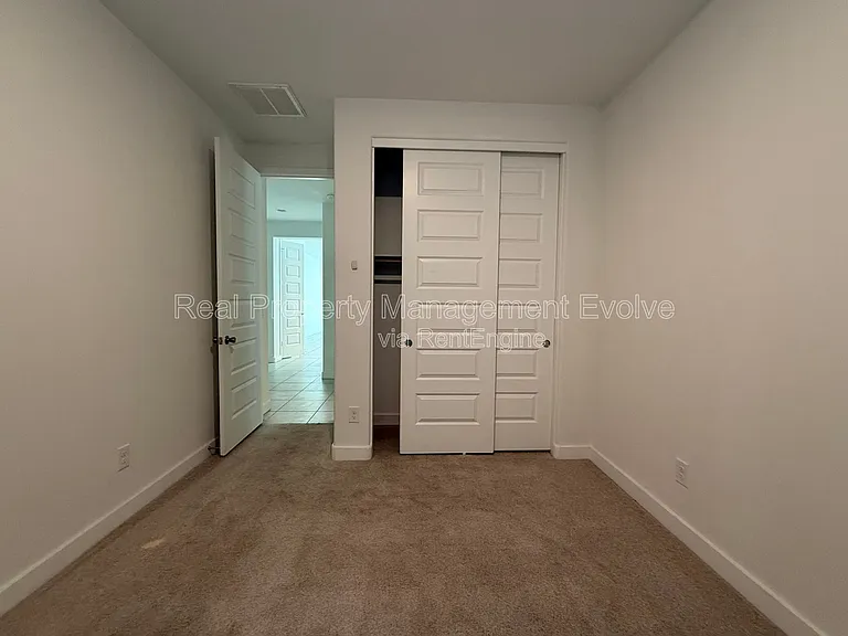 6324 W Warner St — Photo 29