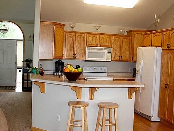 3rd image of 3226 Rosemont Way