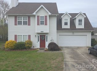 1041 Chaucery Ln, Matthews, NC 28104