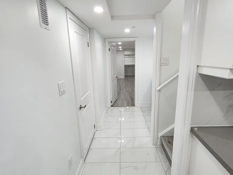 67 Calabria Dr #BASEMENT — Photo 8