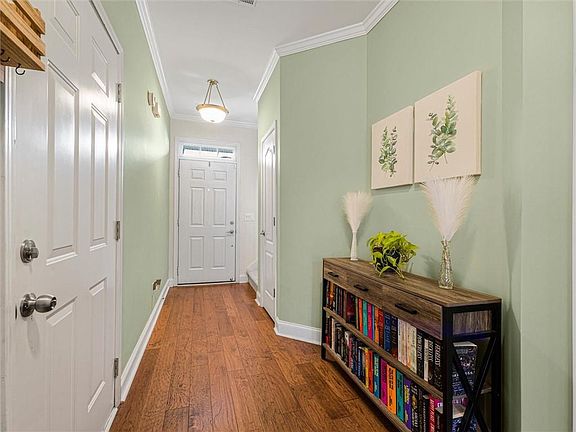 5th image of 127 Linton Dr