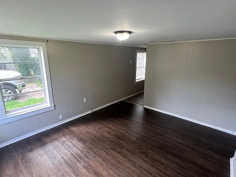 2201 Naples St — Photo 7