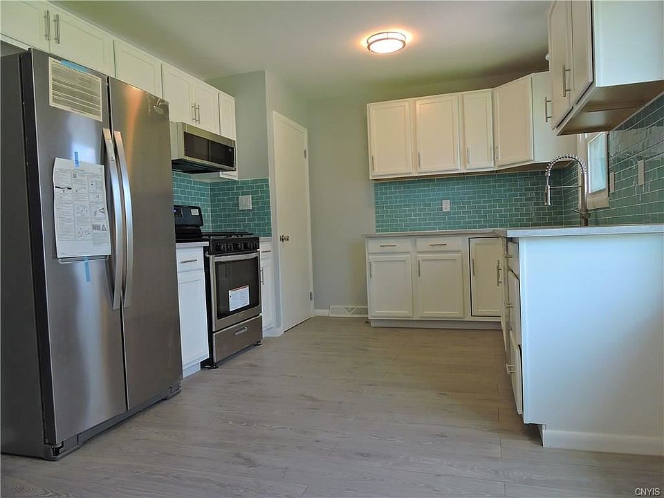 2nd image of 405 Tamarack St