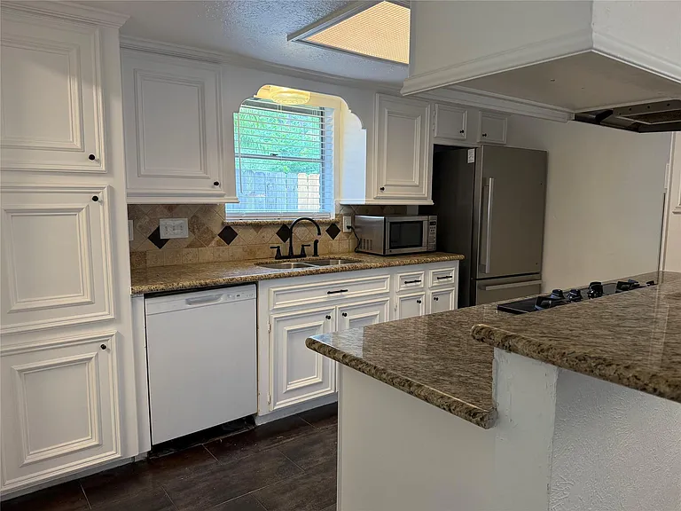 2075 Little Cedar Dr — Photo 8