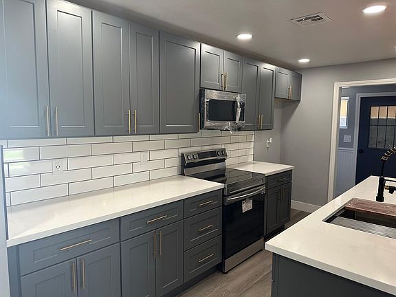4th image of 2021 Santa Clara Dr