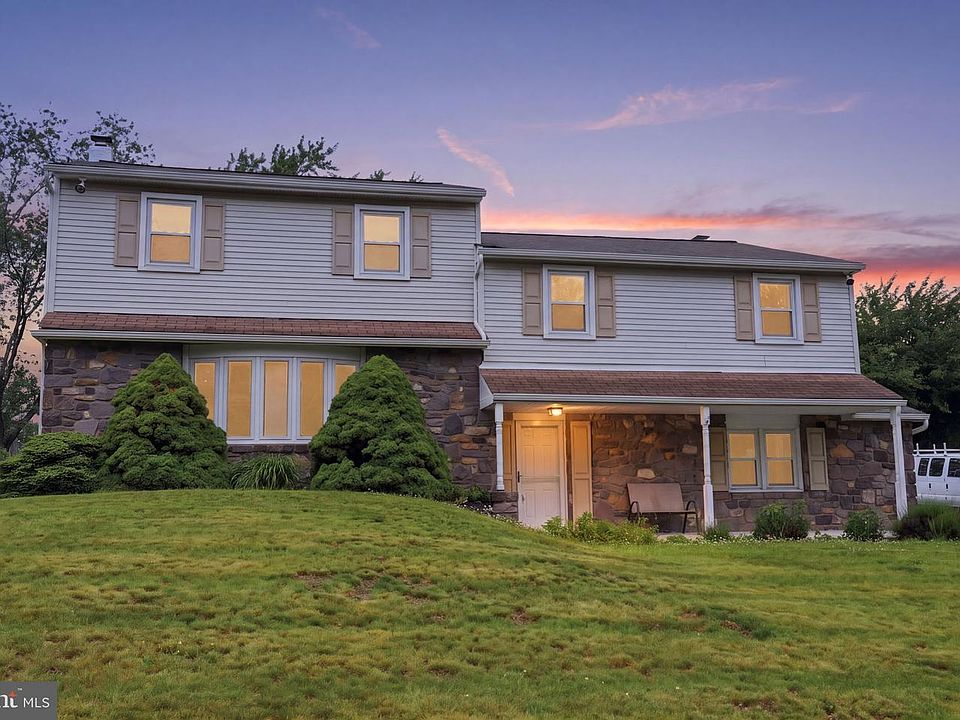 1st image of 647 Middle Holland Rd