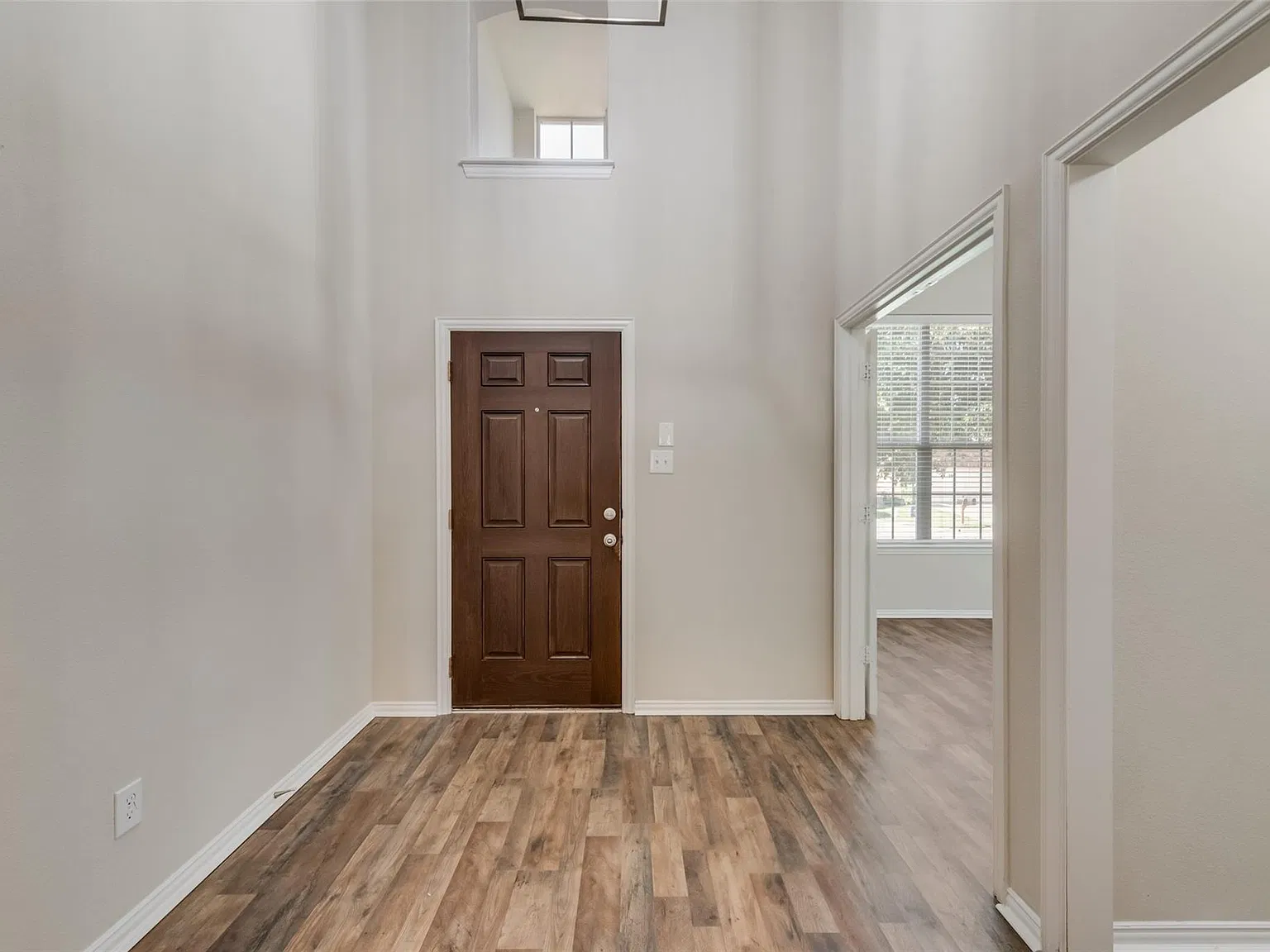 4 bed, 2065 sqft, $2,395 — Photo 3