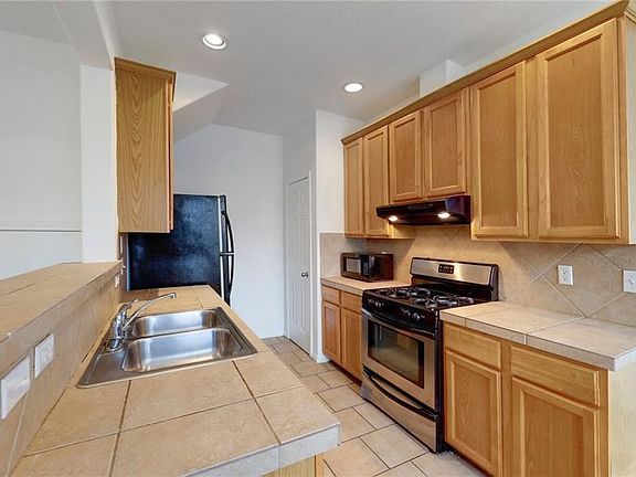 2nd image of 710 Franklin Blvd APT C