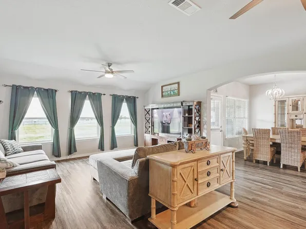 176 Hillcrest Ln, Decatur, TX 76234