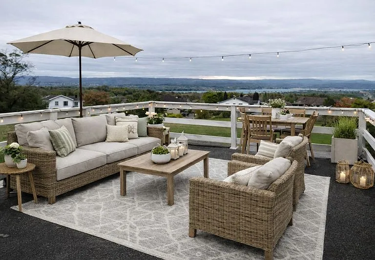 Large Deck With Great View