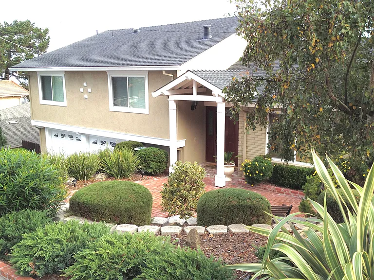 Kingridge Dr — Photo 3