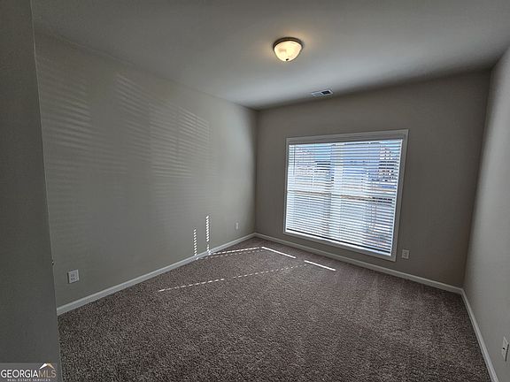 2nd image of 4 Silver Ln