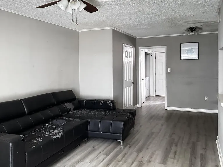 847 E Boyd Dr #D — Photo 3