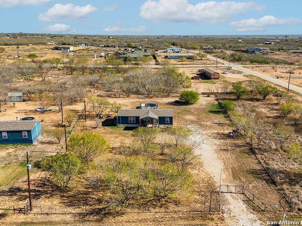 103 County Road 2667, Moore, TX 78057