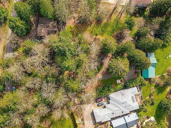 3rd image of 17435 E Lake Desire Dr SE