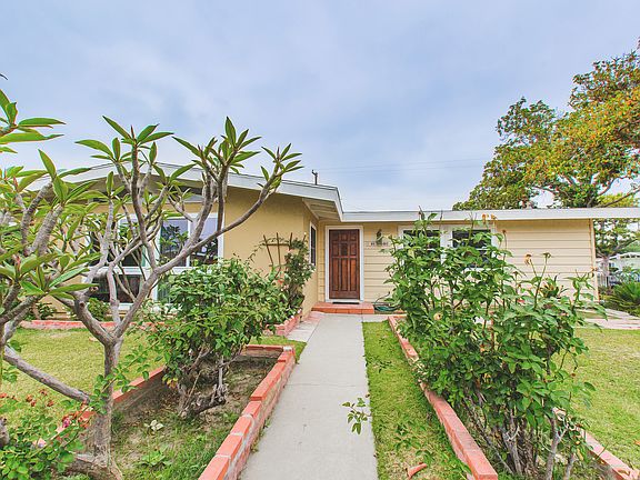 3rd image of 8403 Flallon Ave