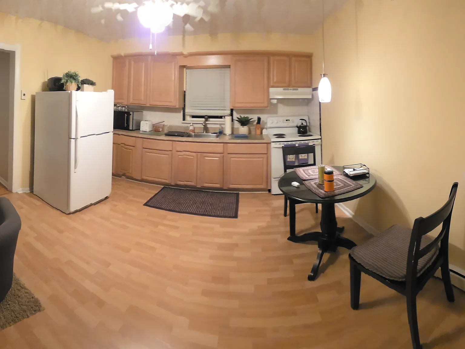 1 bed, 400 sqft, $1,100 — Photo 2