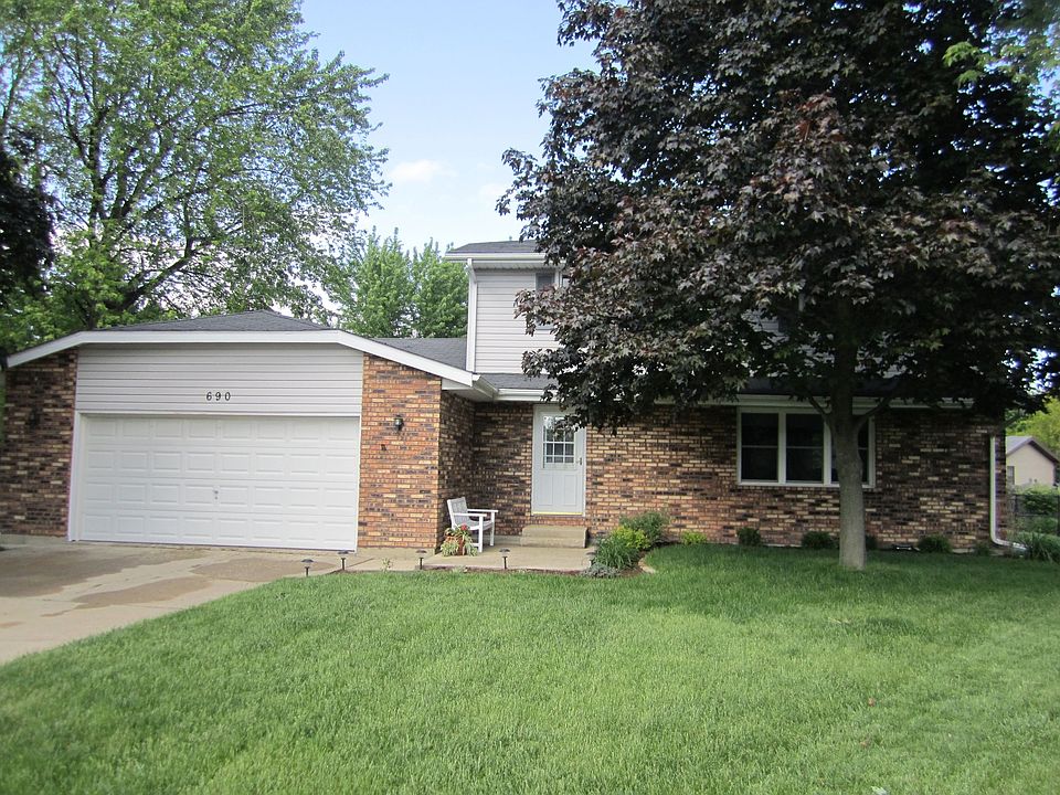 Front view of this beautiful 2 story home! 