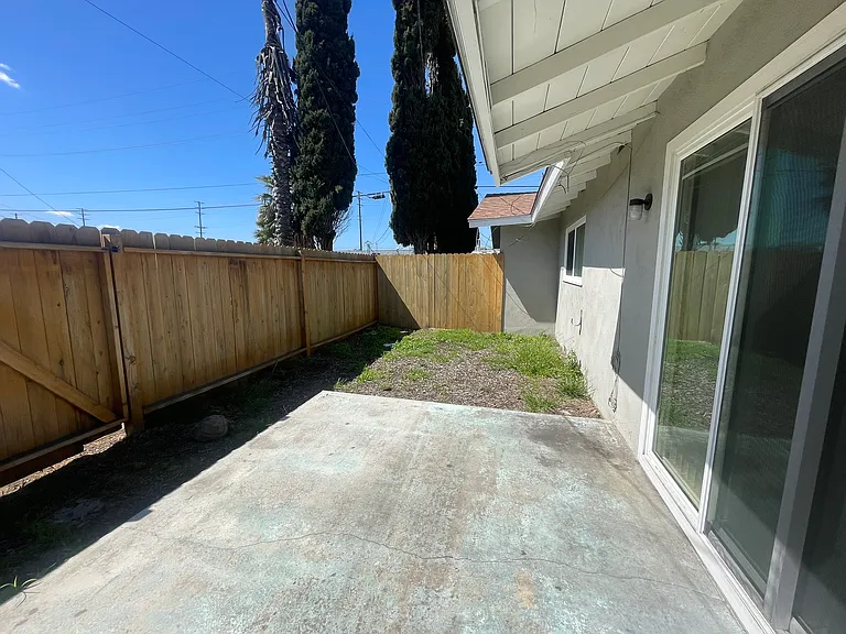 228 S Oak St — Photo 25